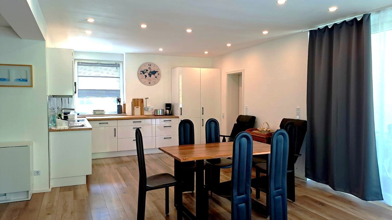 Küche mit Blick auf die Terrasse Küche mit Blick auf die Terrasse